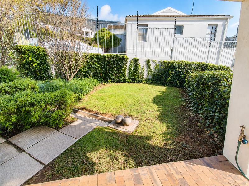 1 Bedroom Property for Sale in Vredehoek Western Cape